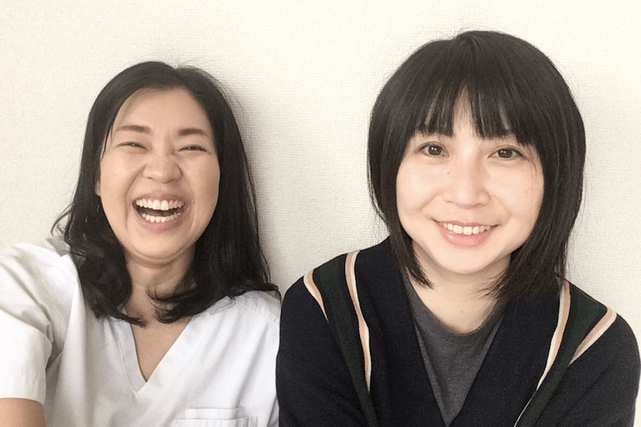 緑の整体院院内にて患者のRさんと一緒に撮った写真画像