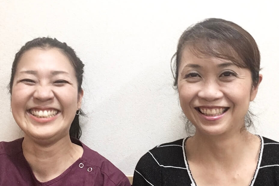 緑の整体院院内にて患者の村見さんと一緒に撮った写真画像