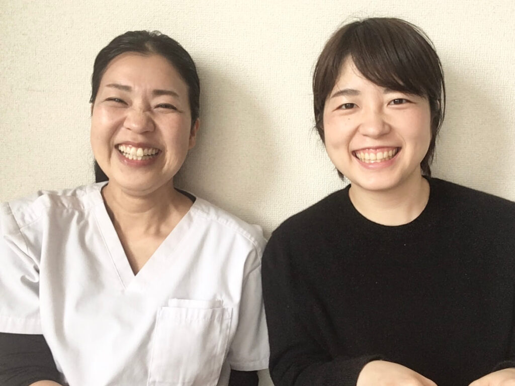 緑の整体院院内にて患者の太田さんと一緒に撮った写真画像