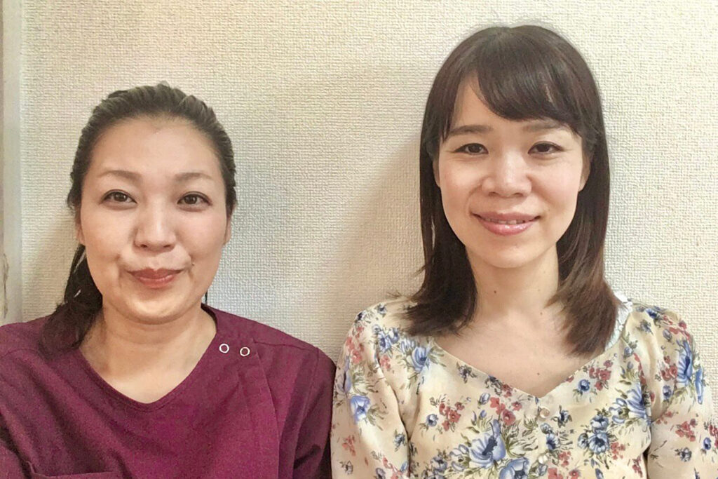 緑の整体院院内にて患者の大島さんと一緒に撮った写真画像